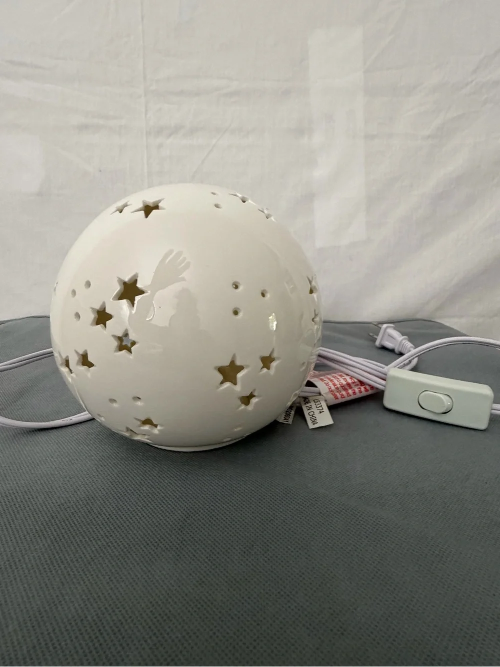 Howin White Ceramic Star Cutout Porcelain Table Lamp Night Light(F234)